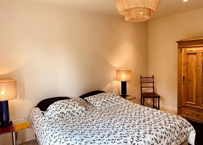 Проживання в сім'ї Cosy Dans De Standing Avec Piscine